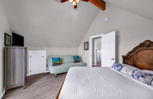Sunkissed 3BR beach getaway - dog-friendly fenced yard, firepit, glimpse ocean views, near beach access, sleeps 8 - Foto 25