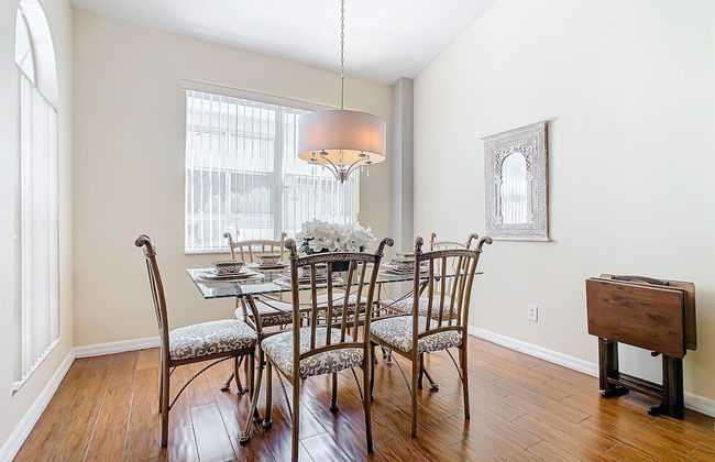 Elegant 5BR Home w Private Pool Spa Near Disney - Foto 11