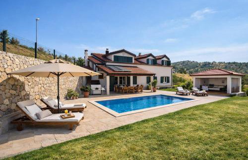 Holiday home Svilaja I Heated pool, family retreat - Photo 40