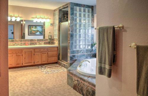 Cloudcroft Mtn Home with Patio, Walk to Golf Course! - Foto 16