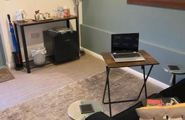 Self-contained, Framlingham Snug, Private Parking, no cooking facilities - Foto 7