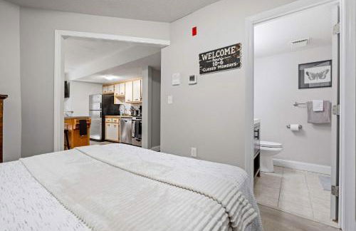 Fully Furnished 1st Floor 1 Bed 1 Bath Condo - Close To Shopping & Hwys North&South - Foto 9