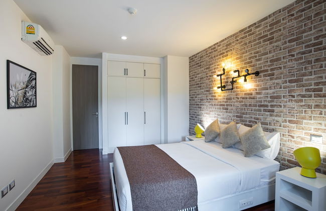 Benviar Tonson Residence - Photo 23