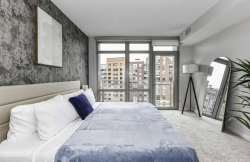 Stylish 2BR Retreat Gym Parkng and Scenic Rooftop - Foto 37