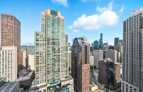 River North Magnificent Mile Condo, Lake and City Views, 43rd Floor Corner, Parking Included! - Foto 35