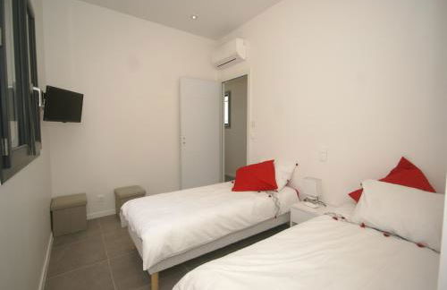 State of the Art Fixtures Villa in Vidauban with Pool - Photo 15