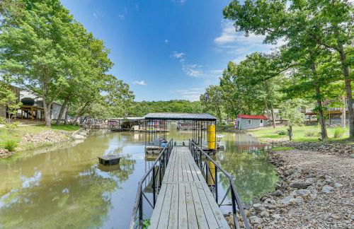 Balcony and Fire Pit Home on Lake of Ozarks! - Foto 25
