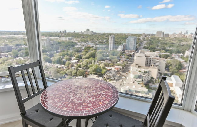 QuickStay - Chic in Yorkville (Yonge & Bloor) - Photo 5