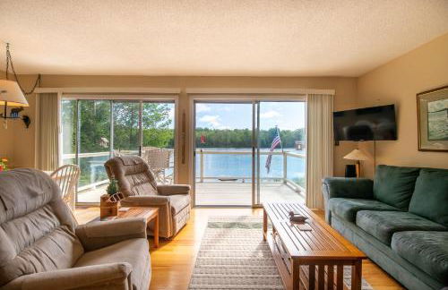 Private Lakefront House On Peaceful Private Lake - Photo 7