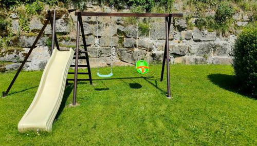 Gîte 1805 Montagnes du Jura avec Spa et Sauna classé 3 étoiles - Foto 4, Garden, Garden view