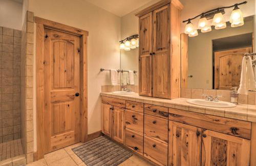 Flathead Lake Getaway with Balcony, Fireplace! - Foto 16