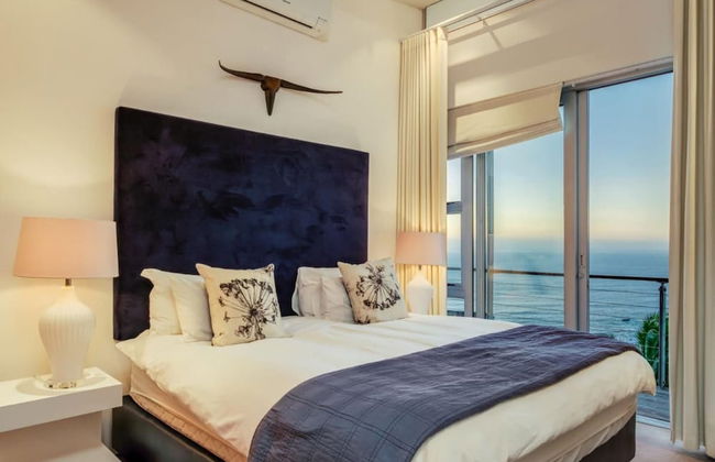 Immaculate Camps Bay Villa w Jacuzzi Views Pool Villa Grenache - Photo 4