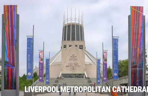 Central Apt With Balcony - Walk to Bars & Stations - Foto 45