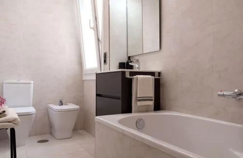 Buena ubicación y plaza de garaje - Foto 13