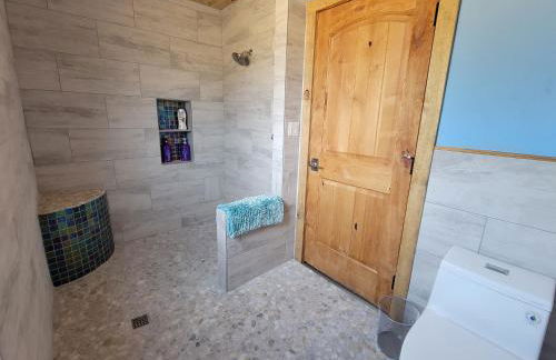 Private Retreat with Pond, Pool and Hot Tub - Photo 23