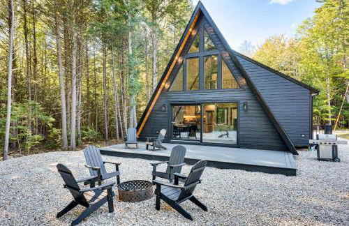 Hike, Ski and Explore Serene Danbury Cabin with Sauna - Foto 1