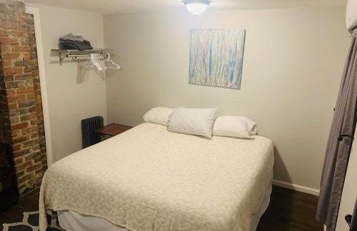 Vintage Uptown Hidden Gem, Walk to Everything New Renovation! - Photo 7