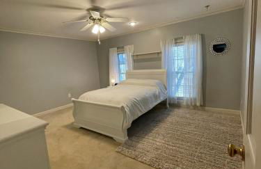 World Cup Ready - Spacious 5-Bedroom Home with Pool, Hot Tub, and Outdoor TV - Foto 35