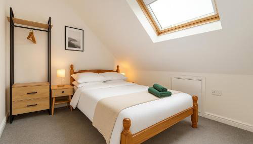 8 Person, 4 Bedroom Light, Warm & Modern Apartment - Foto 2