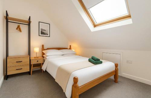 8 Person, 4 Bedroom Light, Warm & Modern Apartment - Foto 2