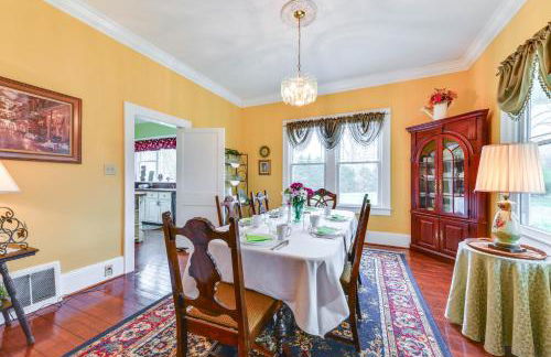 Elegant and Spacious Retreat about 18 Mi to Lake Norman! - Photo 9