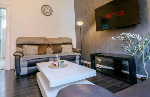Westfield House, 2BR Sleeps 6, Oldham - Photo 6