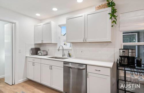 Near BBQ, Coffee More in Brentwood Pet-Friendly 2BR 1BA Condo By Austin Vacay - Foto 12