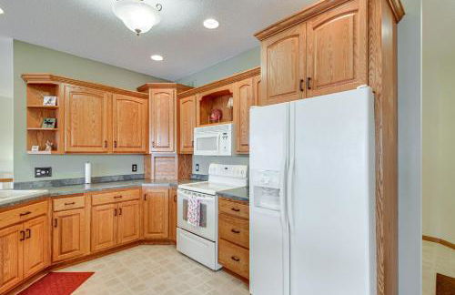 Pelican Rapids Lake House with Water Views and Dock! - Foto 10