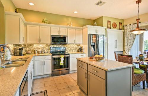 Luxe Terra Verde Villa with Theater 6 Mi to Disney! - Foto 6