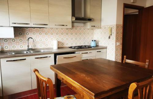 Spazioso e completo appartamento con 3 camere, 2 BAGNI, fino a 8 posti letto - Foto 3