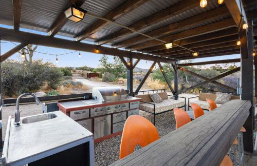 Jackalope Junction-Pool, Hot Tub, Fire Pit, BBQ & Desert Views! home - Foto 5