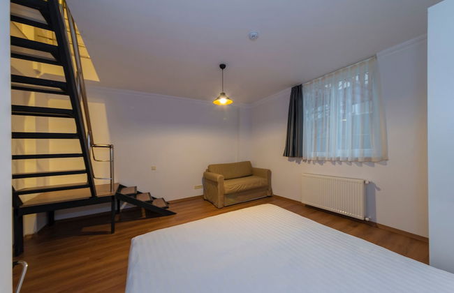 Joy Suites - Photo 15