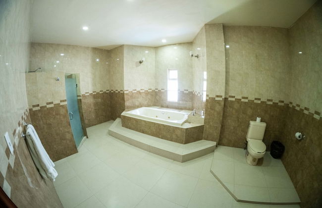 16, Suite With Jacuzzi - Photo 24