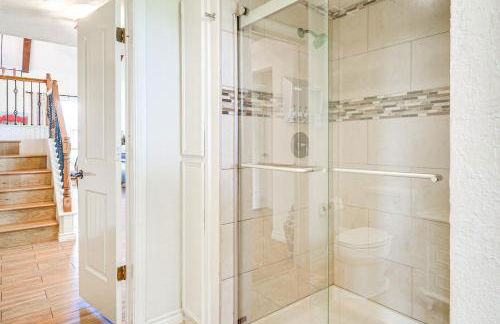 Modern Lake Conroe House with Lakefront Park and Deck! - Photo 13