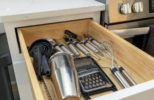 Boston 4BR Home with Parking BBQ Fire - Photo 15