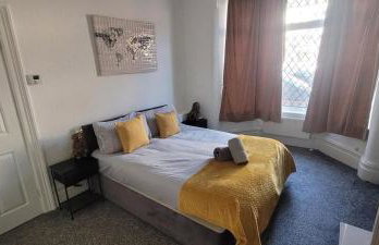 Manchester Contractor House - Fast WiFi - Sleeps 7! - Foto 12