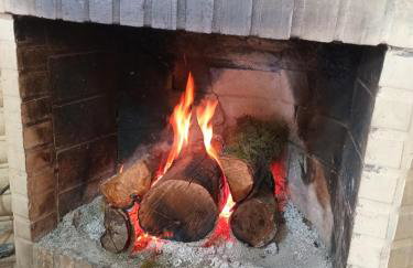 Chalé alpino em canela rs todo mobiliado com cozinha lareira split Wi-Fi 2 quartos perto do centro - Foto 30