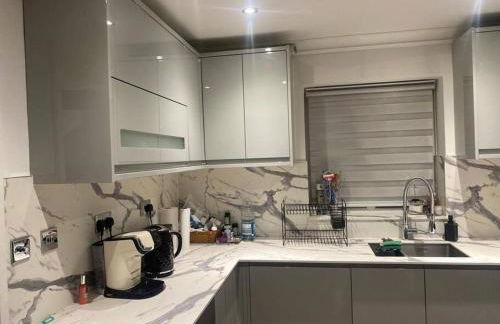 Lovely 3 bedroom house in Borehamwood . - Foto 4