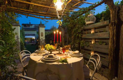 La Dimora dei Conti, Indulge in a Country Farmhouse Apartment with Jacuzzi Facing the Town! - Foto 87