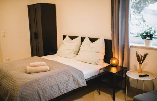 HUGOS Studio Apartment - Photo 19