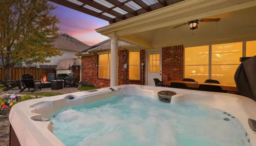 4BR w Pool Cinema Room, Mini Golf & EV - Foto 2