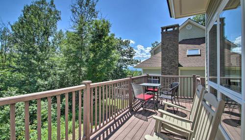 Spacious Ski-inandOut Black Mountain Home with Deck! - Foto 2