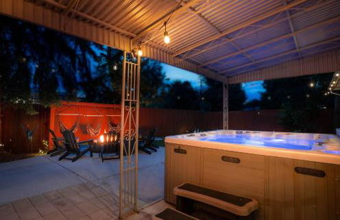 Mid Summer Night's Dream w/HotTub&Theater - Foto 8