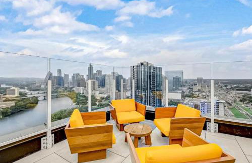 Modern Downtown Condo - Rooftop pool - Top Amenities - Foto 25