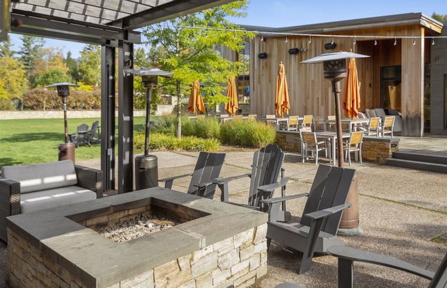 3 Bears at Topnotch Resort & Spa - Photo 21