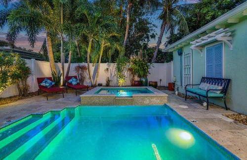 Walk to The Ave- Heated Pool, Spa, Golden Tee and Putting Green - mins to Beach- by Maven Vacation Rentals - Foto 9