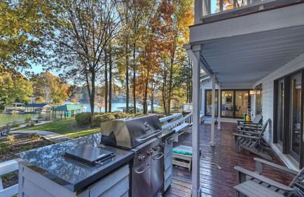 Lakefront Home Private Dock, Tiki Bar, Firepit Shore to Please by Avantstay - Foto 101