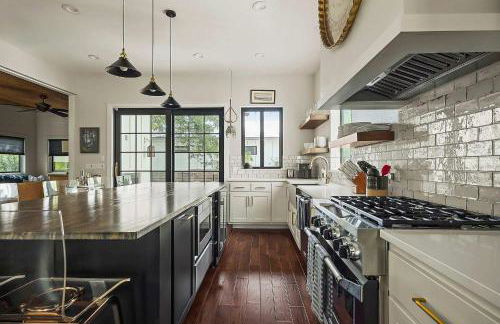 Modern Home with Casita - Balcony & Mins to DT ATX - Foto 13