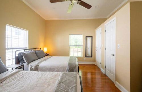 Modern 3-bedroom, big fence yard, Pets stay free - Foto 58