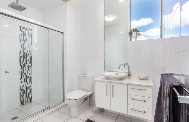 Mermaid Beach Luxury Penthouse - Photo 38